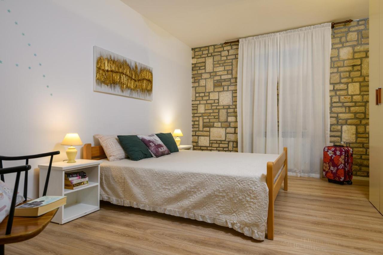Apartman Aleksandra Pula Exterior foto
