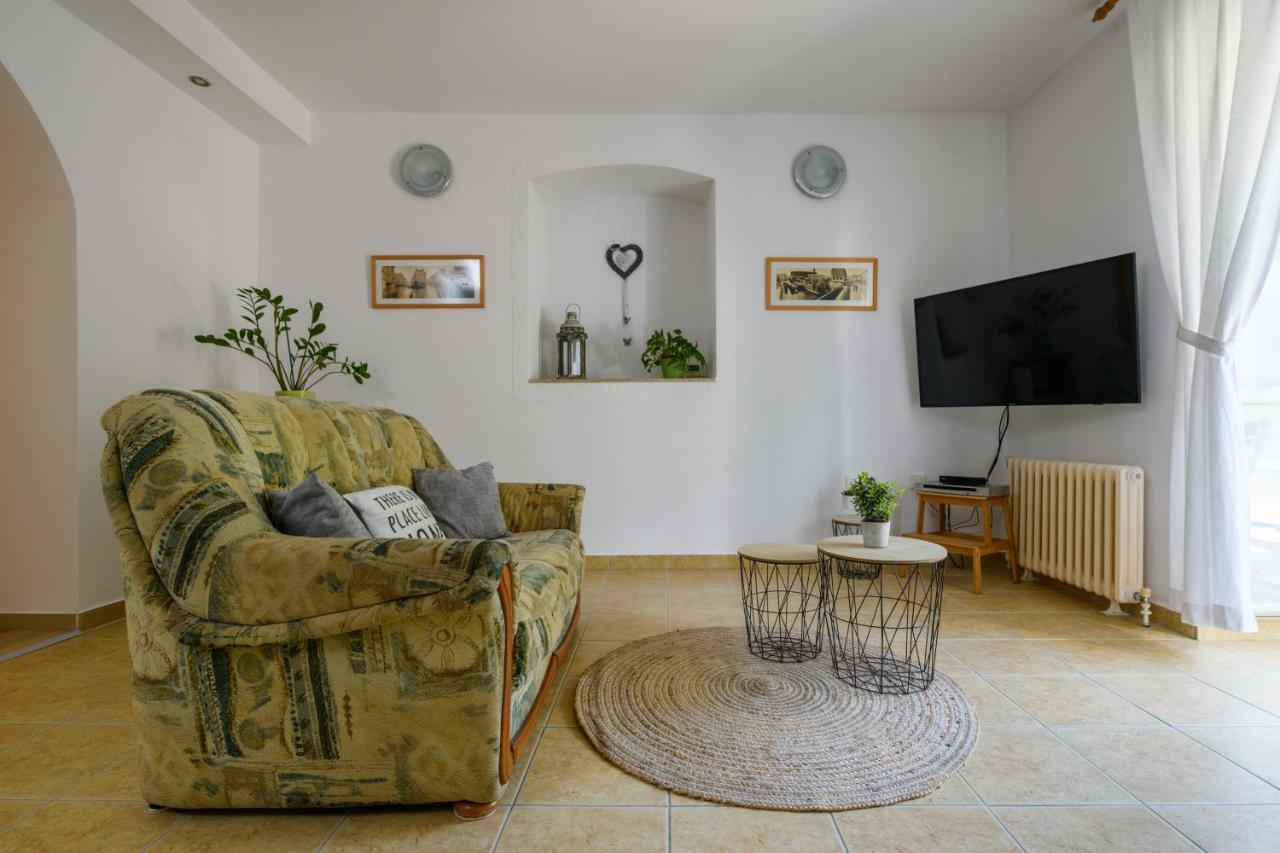 Apartman Aleksandra Pula Exterior foto